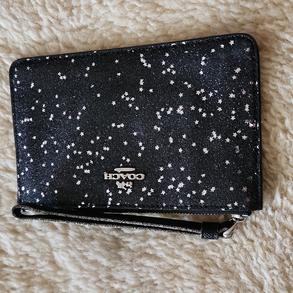 Gorgeous NWOT Coach Starry Night Shimmer Wristlet ๐ค๐ป - Picture 4 of 11